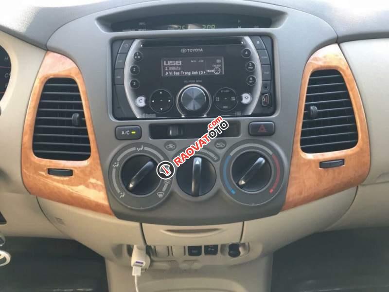 Bán Toyota Innova 2.0V đời 2009, màu bạc chính chủ-1
