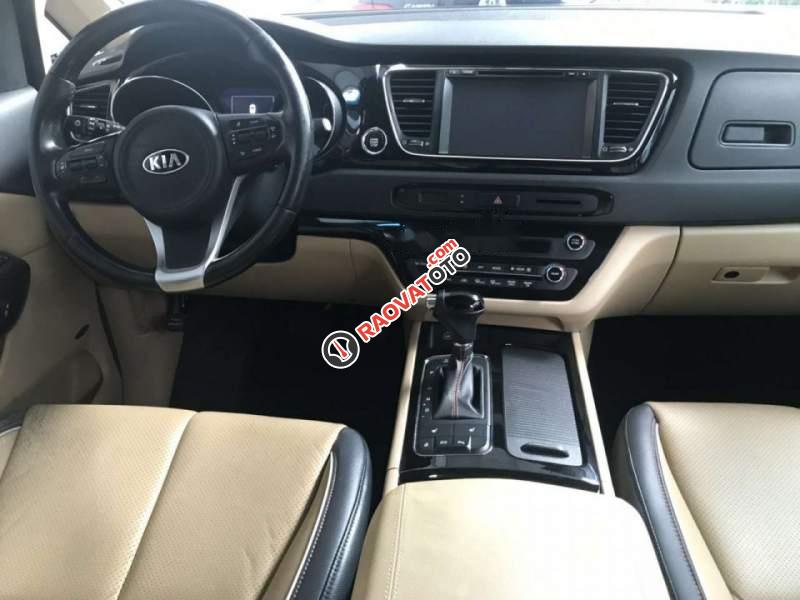 Cần bán xe Kia Sedona 3.3 GATH 2016, màu bạc còn mới, giá 945tr-1