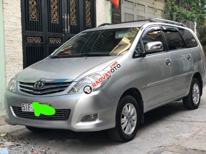 Bán Toyota Innova 2.0V đời 2009, màu bạc chính chủ-4