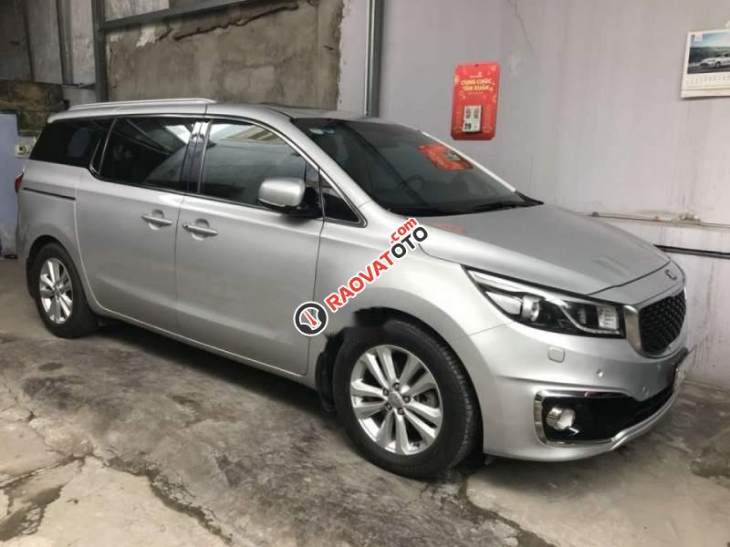 Cần bán xe Kia Sedona 3.3 GATH 2016, màu bạc còn mới, giá 945tr-5