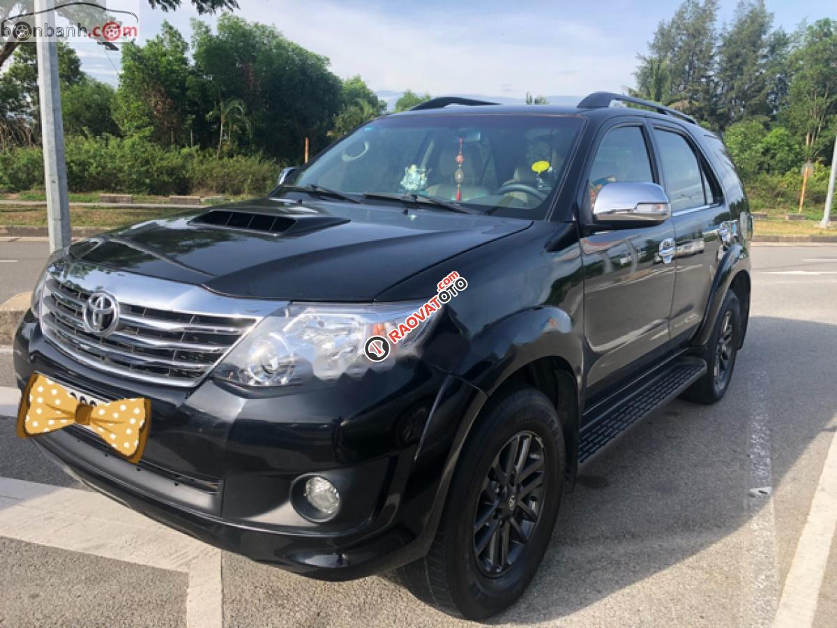 Bán xe Toyota Fortuner năm sản xuất 2013, màu đen số sàn-1