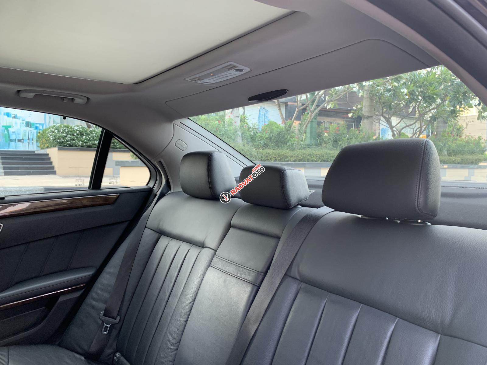 Xe Mercedes E300 đời 2010, màu nâu-0