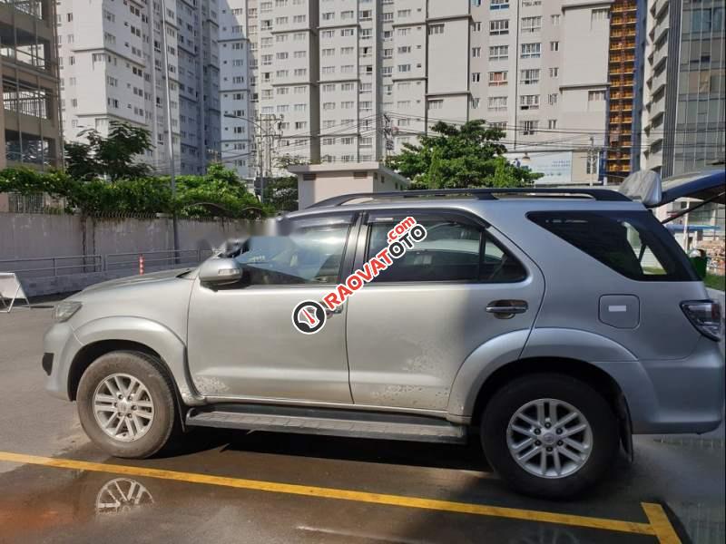 Bán Toyota Fortuner V đời 2014, màu bạc chính chủ-4