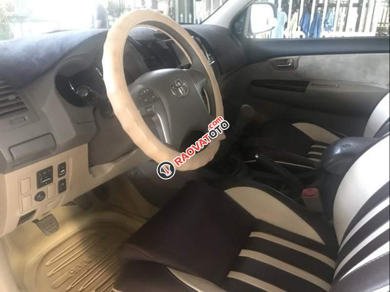 Bán Toyota Fortuner G 2013, màu bạc, giá 710tr-3