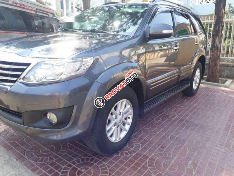 Bán lại xe Toyota Fortuner G sản xuất năm 2012, màu xám số sàn-4