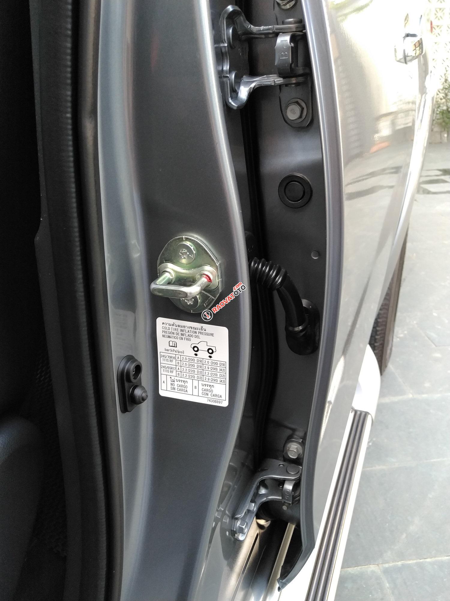 Cần bán xe Mitsubishi Triton 2017 số tự động, máy dầu màu xám, biển thành phố-5