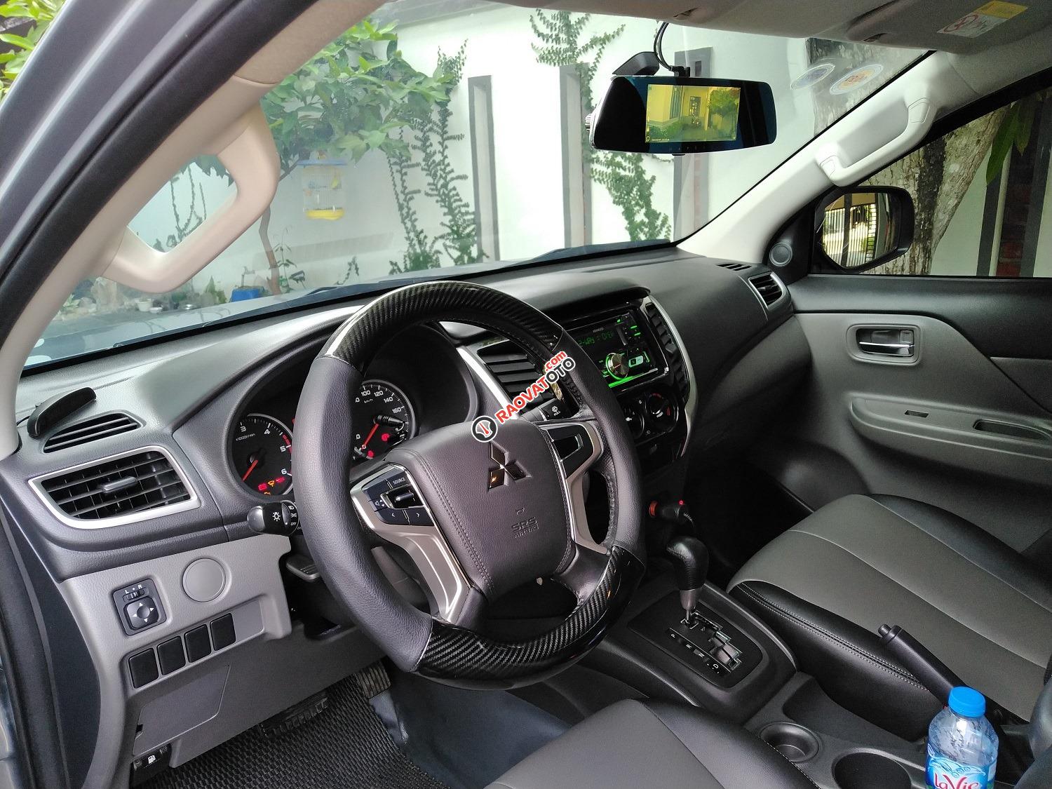 Cần bán xe Mitsubishi Triton 2017 số tự động, máy dầu màu xám, biển thành phố-4