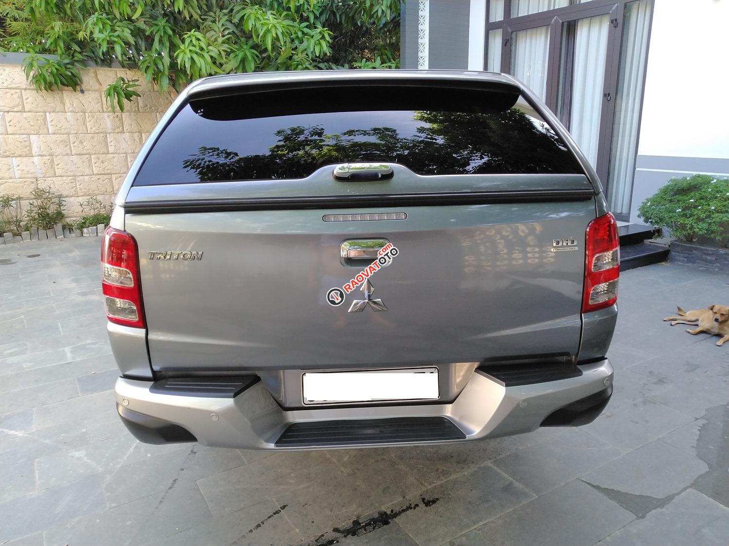 Cần bán xe Mitsubishi Triton 2017 số tự động, máy dầu màu xám, biển thành phố-0