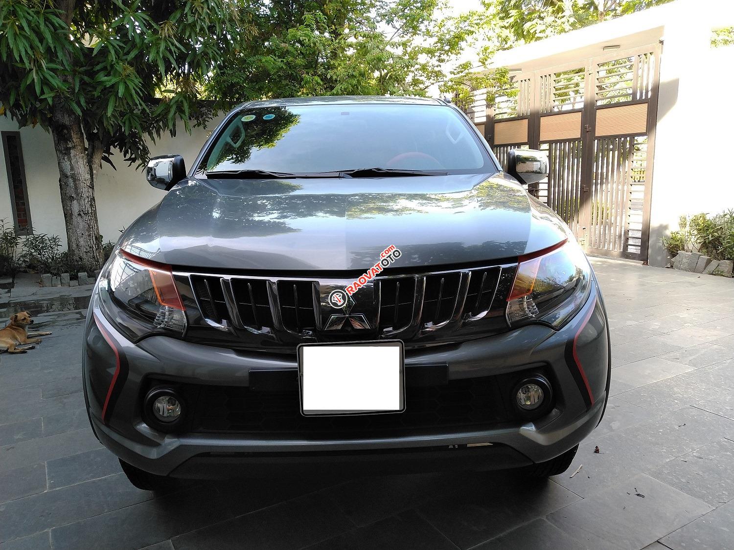 Cần bán xe Mitsubishi Triton 2017 số tự động, máy dầu màu xám, biển thành phố-9