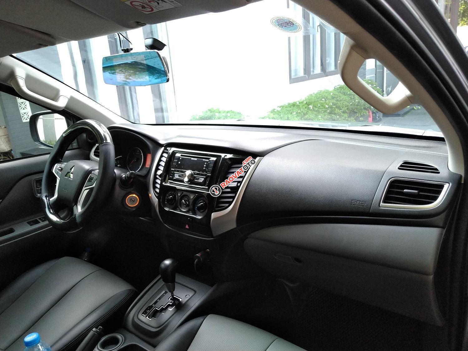 Cần bán xe Mitsubishi Triton 2017 số tự động, máy dầu màu xám, biển thành phố-6