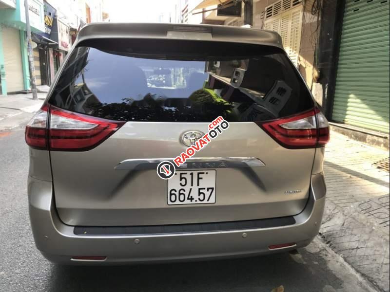 Bán Toyota Sienna Limited năm sản xuất 2016, màu vàng, nhập khẩu nguyên chiếc-0