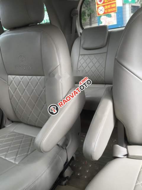 Chính chủ bán xe Toyota Innova GSR sản xuất 2011, màu vàng cát-1