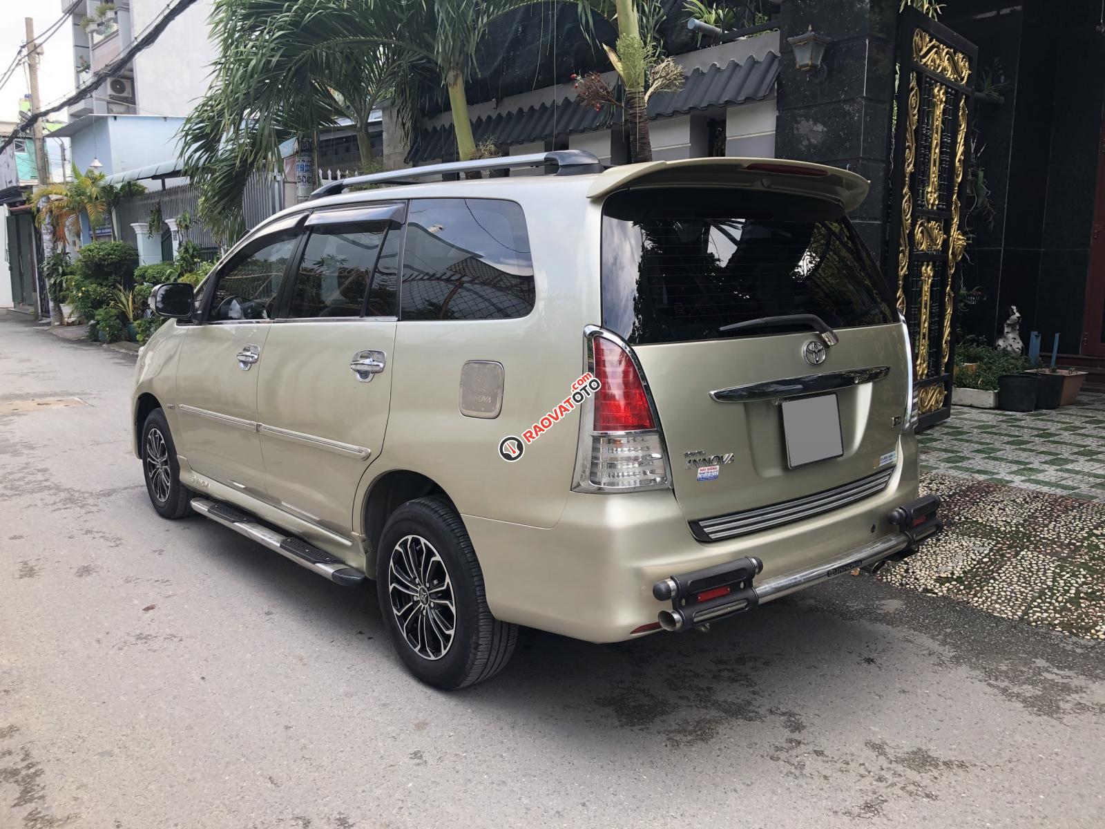 Bán Toyota Innova V 2010 vàng cát tự động tuyệt vời, xe mình đi kỹ-3