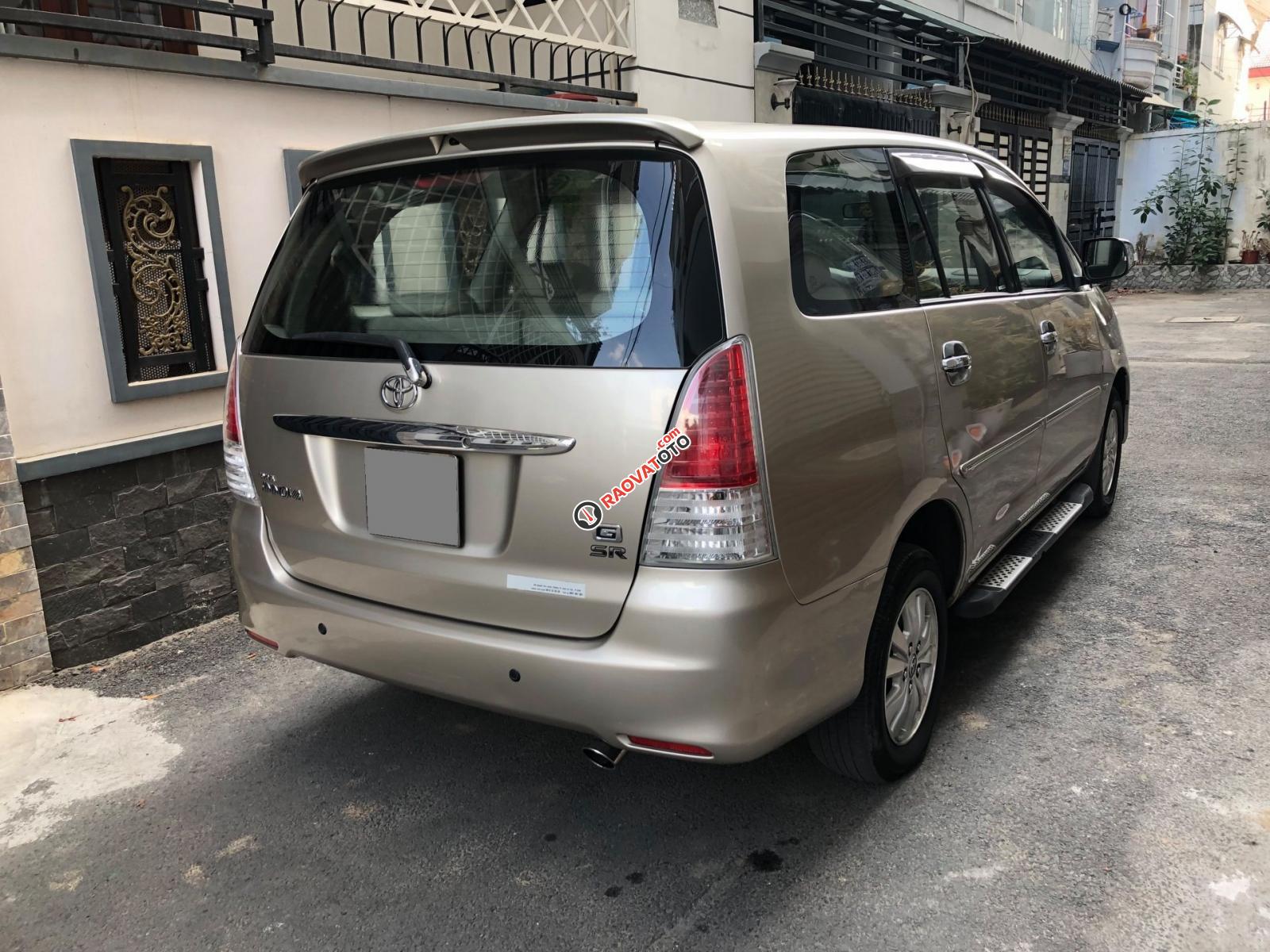 Cần bán Toyota Innova G SR 2011, số sàn, màu vàng cát-3