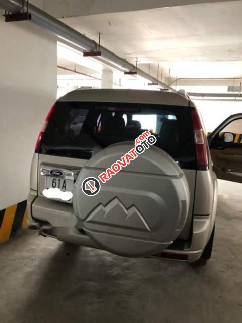 Bán xe Ford Everest AT sản xuất 2011, màu bạc, chính chủ -0