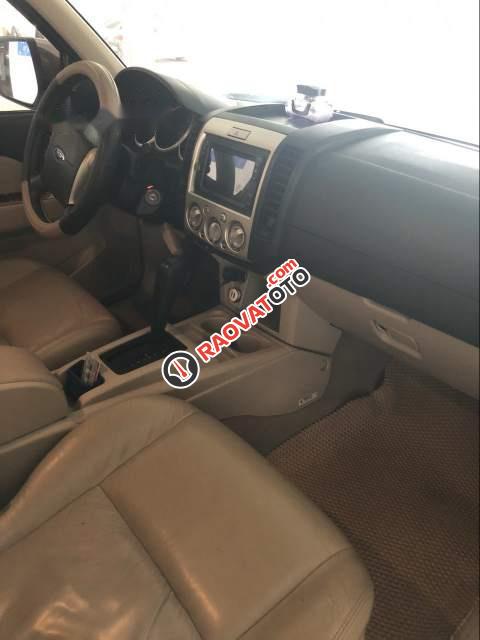 Bán xe Ford Everest AT sản xuất 2011, màu bạc, chính chủ -2