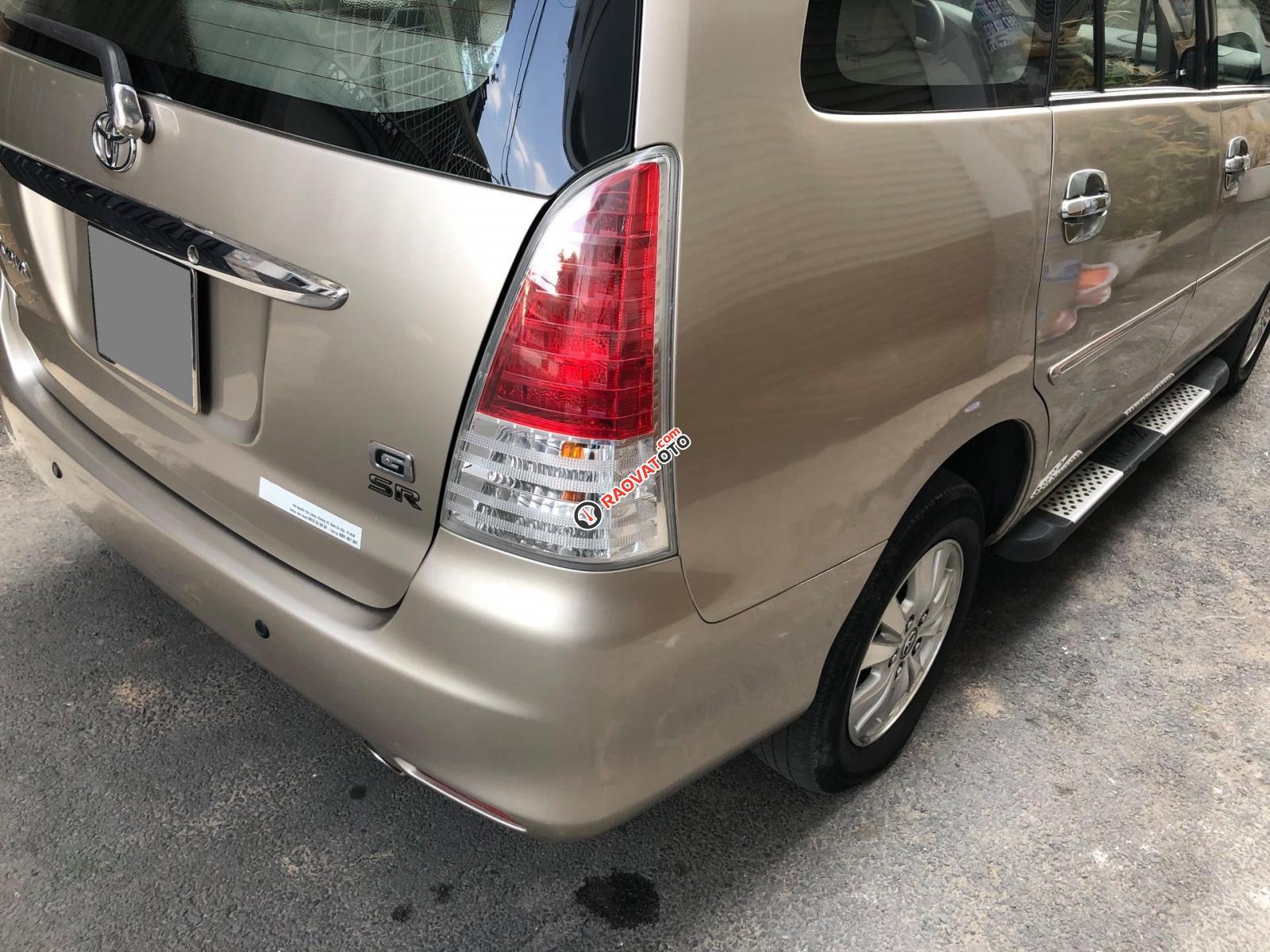 Cần bán Toyota Innova G SR 2011, số sàn, màu vàng cát-11