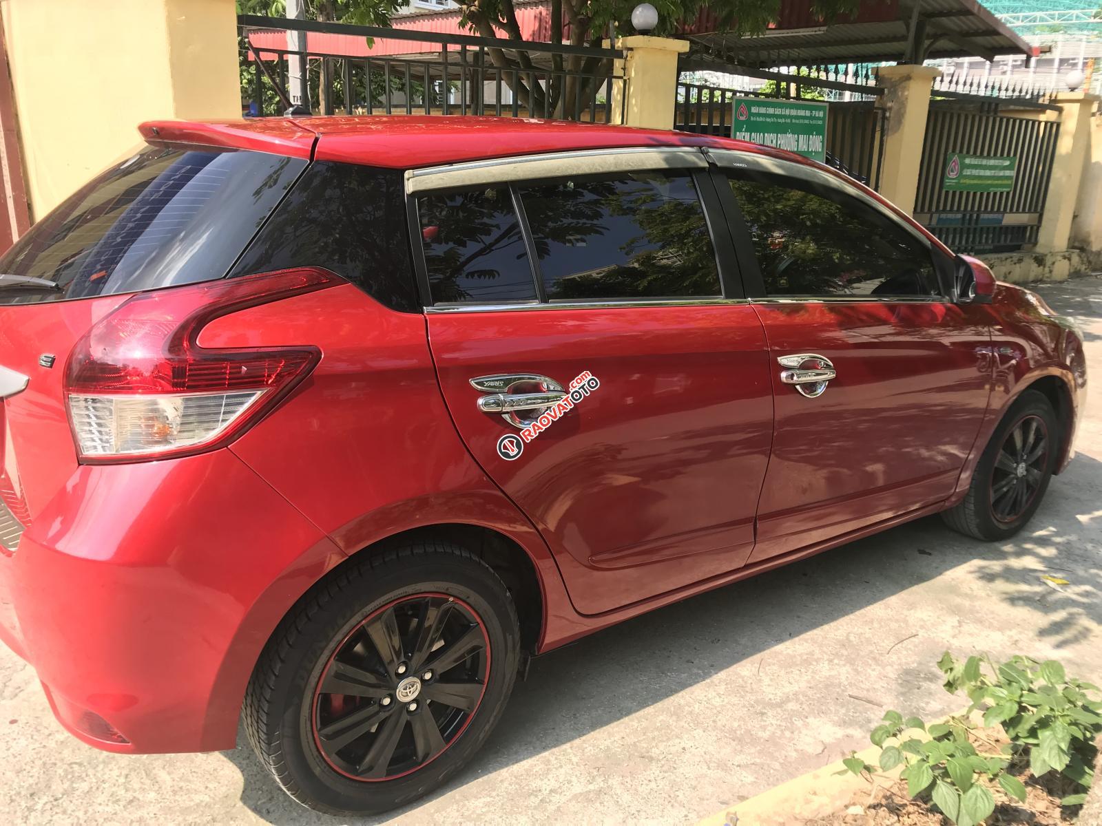 Cần bán xe Toyota Yaris E sản xuất năm 2016, màu đỏ, nhập khẩu nguyên chiếc-1