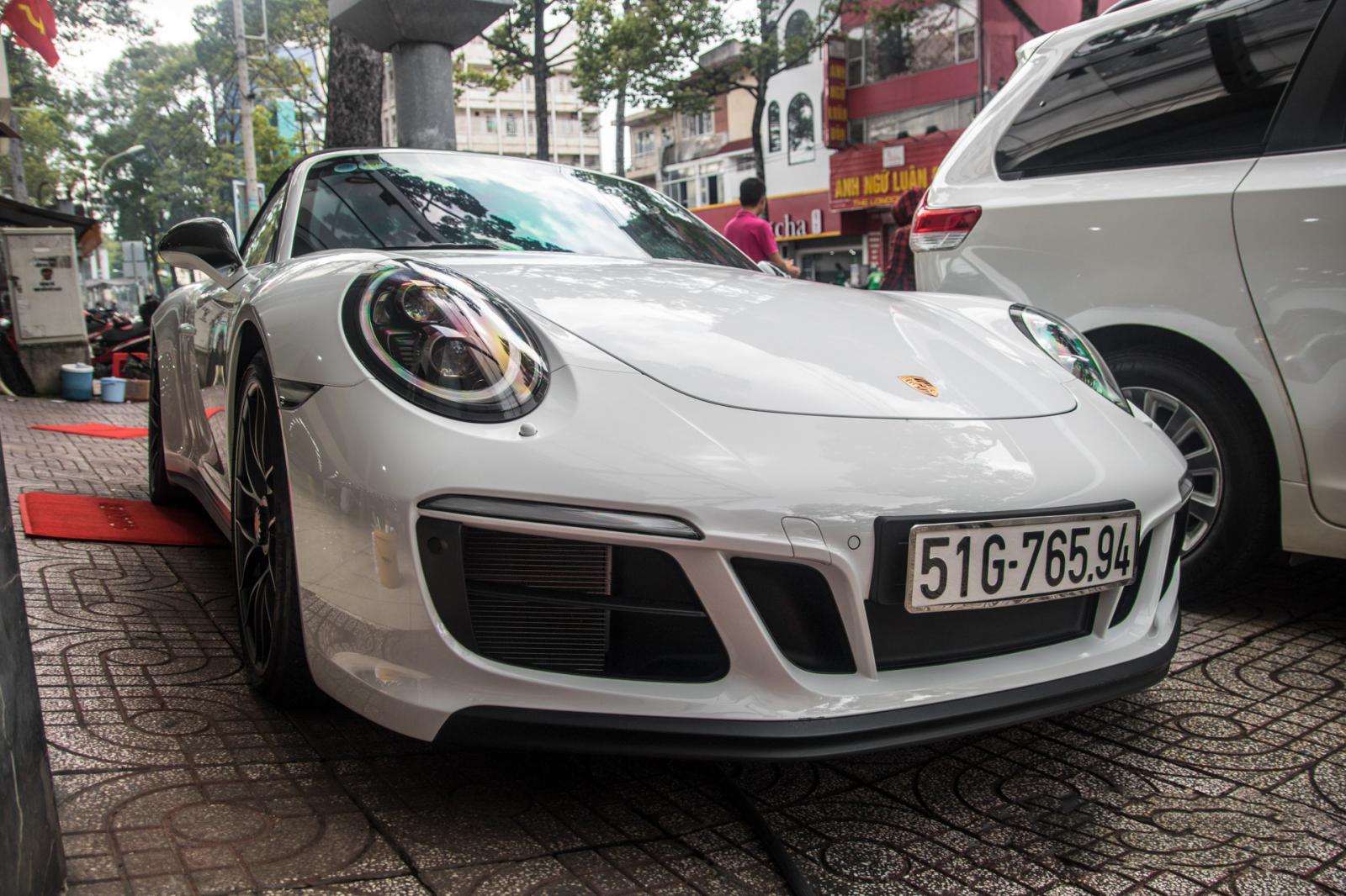 Siêu xe Porsche 911 Targa 4 GTS độc nhất Việt Nam được đăng ký biển số