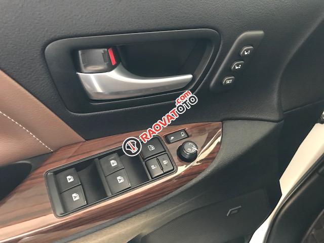 Bán Toyota Sienna Limited biển Hà Nội, màu trắng nội thất nâu, xe sản xuất tháng 8/2015 đăng ký 2016, chạy hơn 30.000Km-7