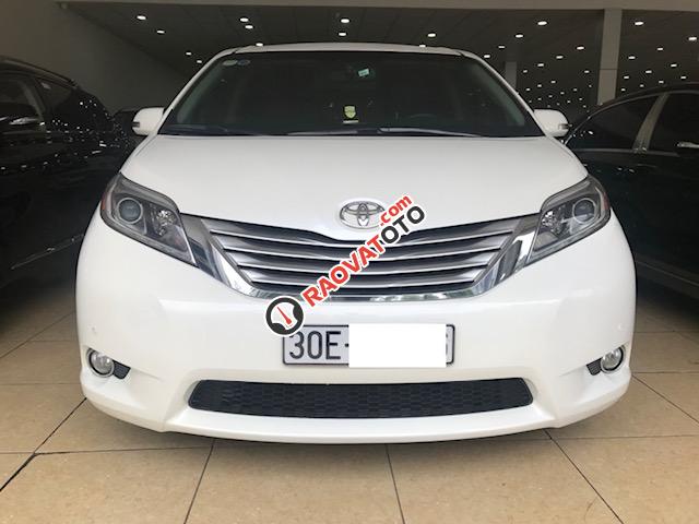 Bán Toyota Sienna Limited biển Hà Nội, màu trắng nội thất nâu, xe sản xuất tháng 8/2015 đăng ký 2016, chạy hơn 30.000Km-0