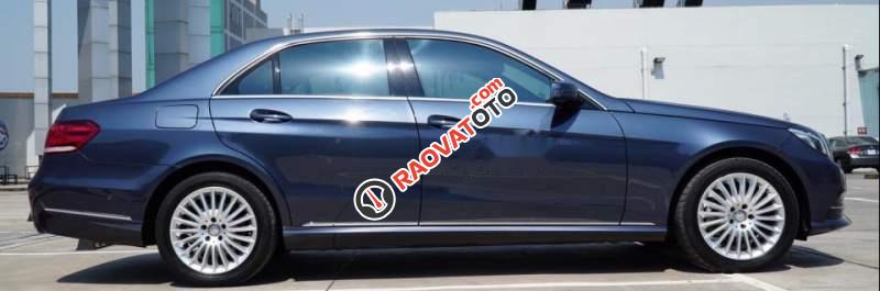 Cần bán xe Mercedes E200 sản xuất năm 2015-2