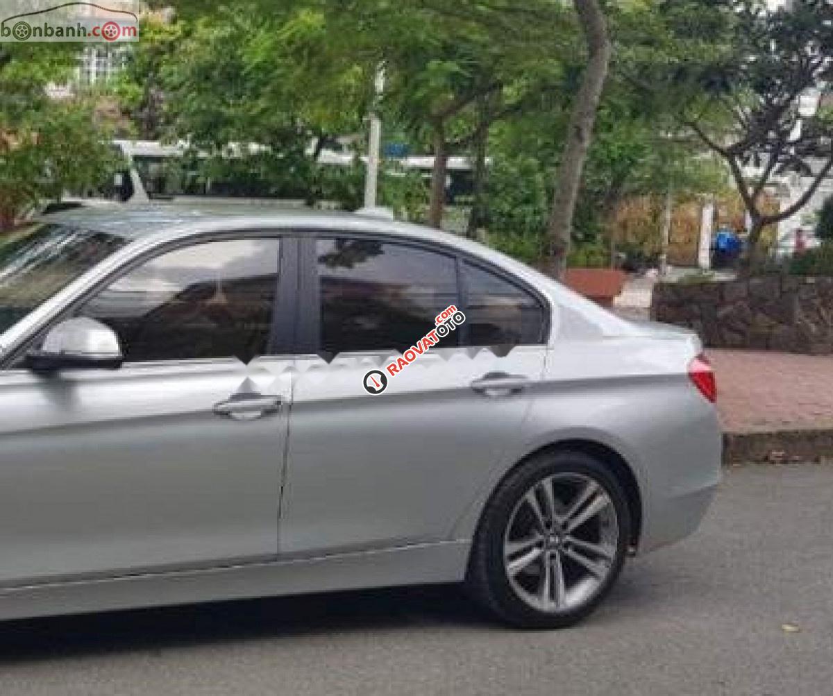 Cần bán gấp BMW 3 Series 320i năm 2014, màu bạc, nhập khẩu-4