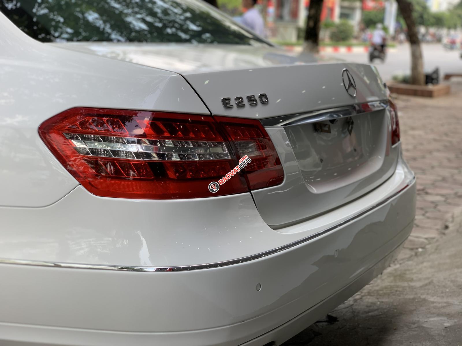 Bán Mẹc E250 SX 2011 màu trắng siêu chất-1