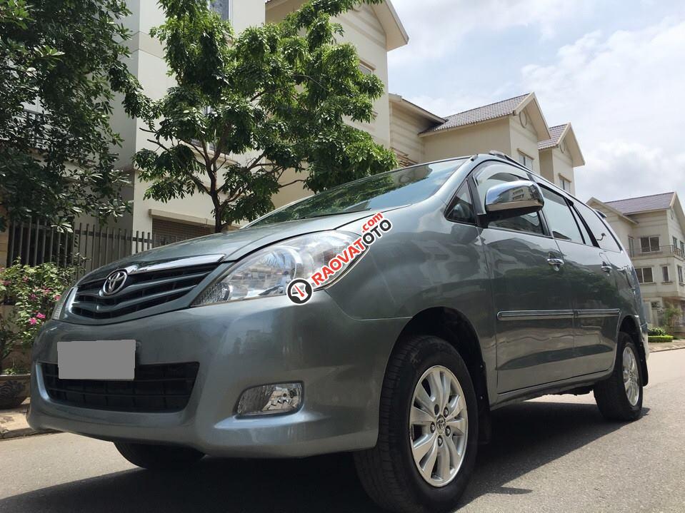 Bán Toyota Innova GSR 2011 xám bạc chính chủ tuyệt vời-6