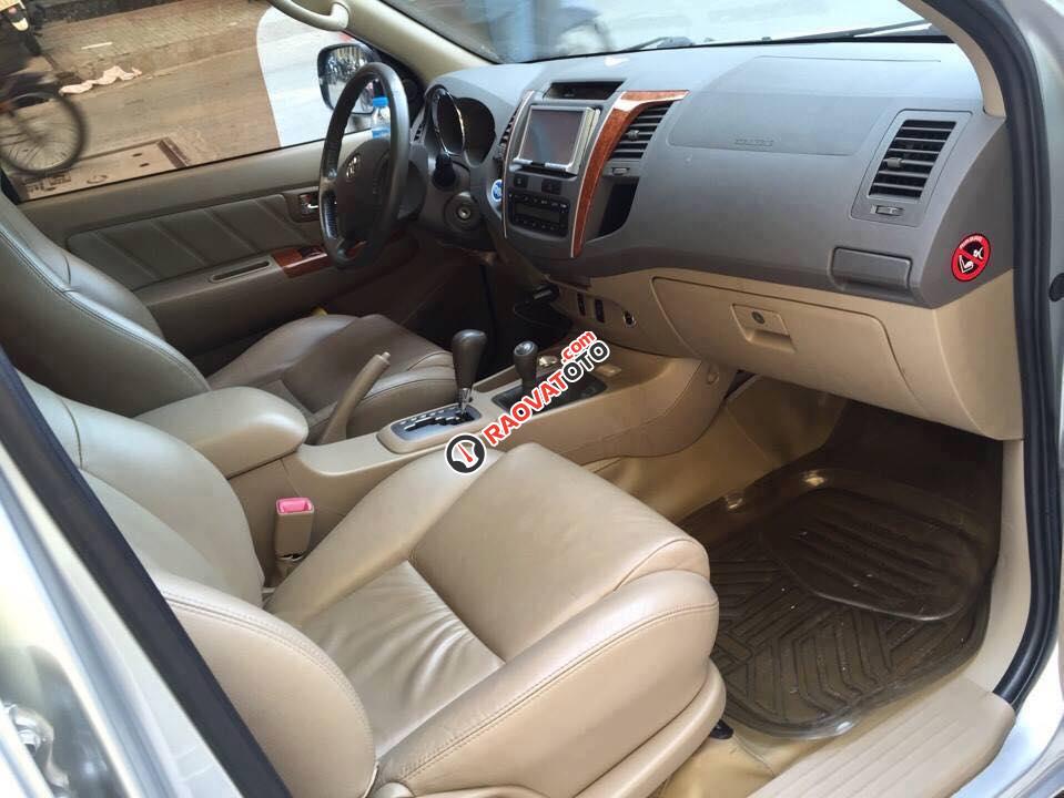 Bán xe Fortuner 2009 số tự động, máy xăng, màu bạc-2