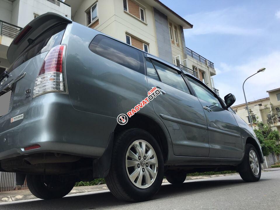 Bán Toyota Innova GSR 2011 xám bạc chính chủ tuyệt vời-0