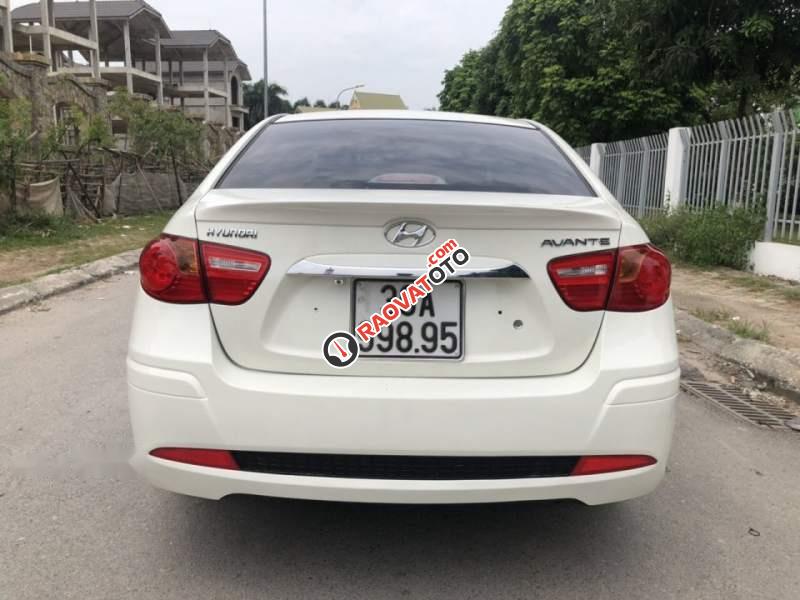 Bán Hyundai Avante 2016, màu trắng, xe gia đình-2