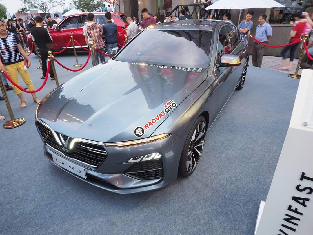 Cần bán xe VinFast LUX A2.0 2019, màu xám (ghi) giá tốt, mới 100%-5