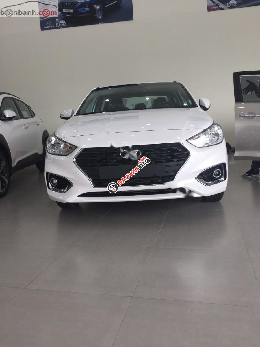 Cần bán Hyundai Accent 1.4 MT Base sản xuất năm 2019, màu trắng giá cạnh tranh-0