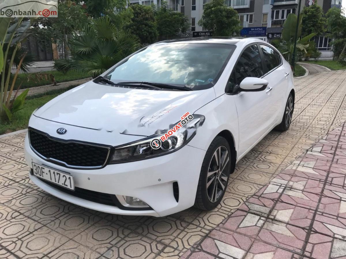 Bán xe Kia Cerato Signature 2.0 AT 2017, màu trắng chính chủ-2