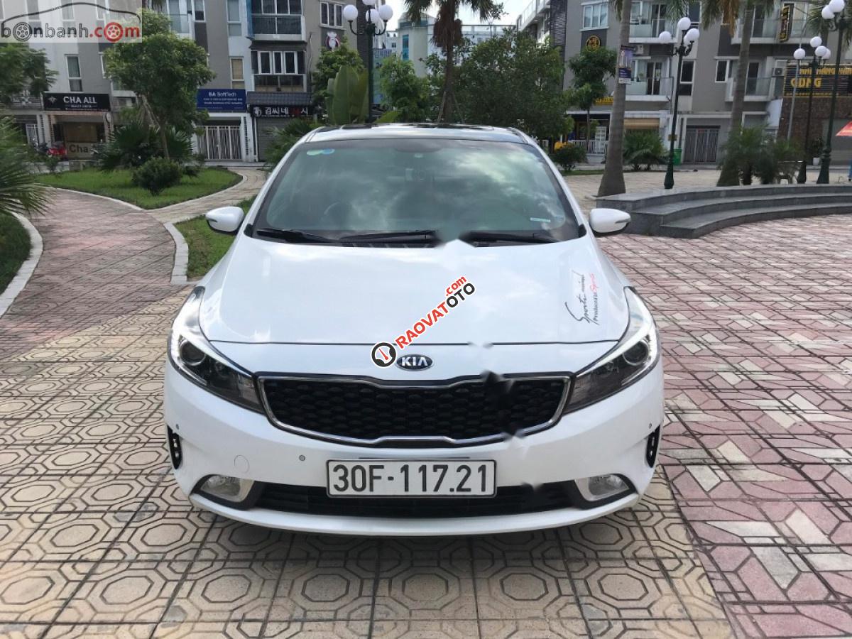 Bán xe Kia Cerato Signature 2.0 AT 2017, màu trắng chính chủ-0