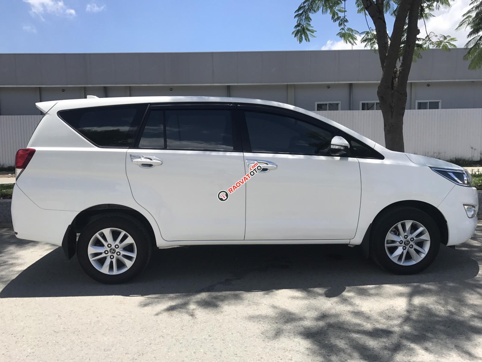 Bán xe Toyota Innova 2.0E năm 2017, màu trắng, BS TpHCM, trả góp 200tr-2