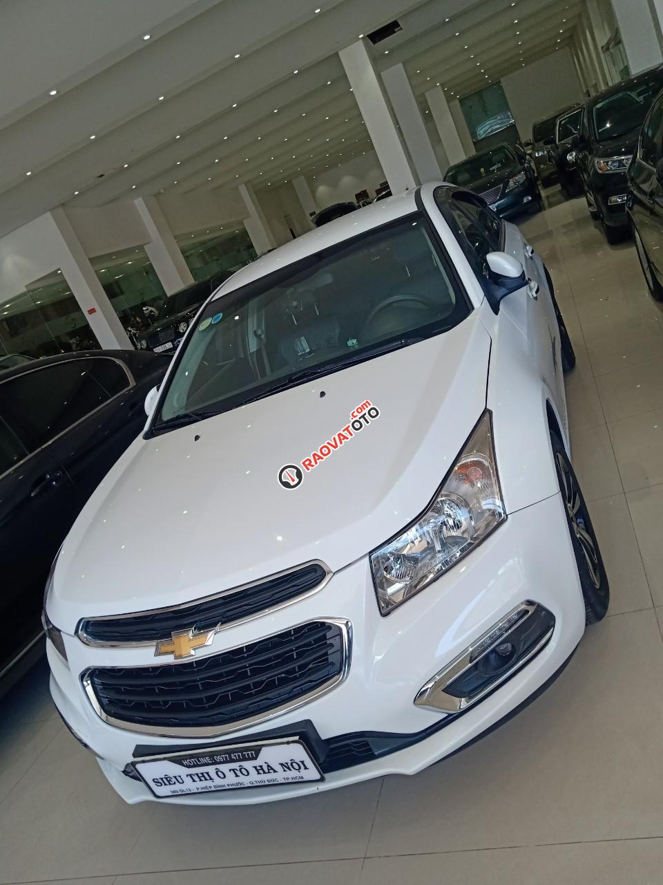 Cần bán Chevrolet Cruze LT 1.6MT 2017, màu trắng, giá 425tr-4