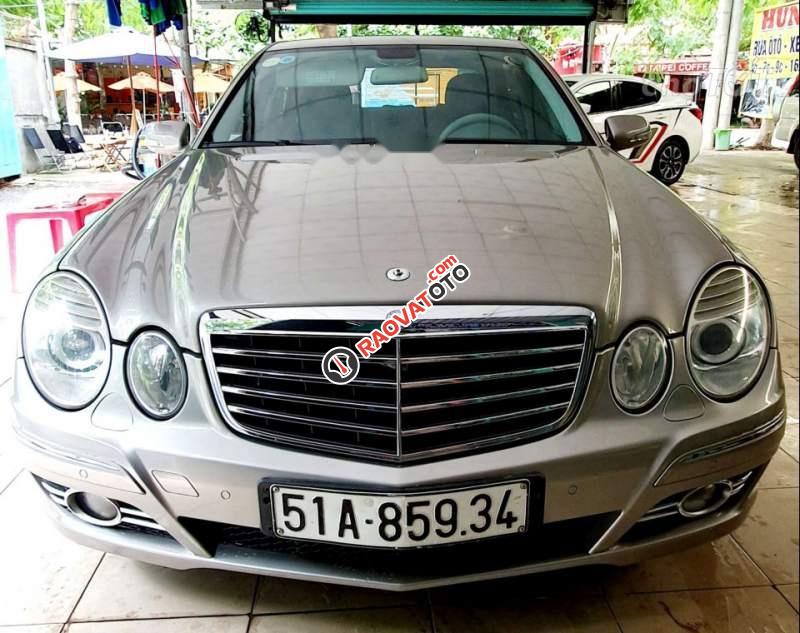Cần bán Mercedes E200 sản xuất năm 2008, xe gia đình-5