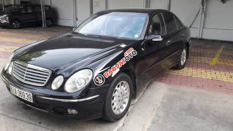 Bán xe Mercedes sản xuất 2002, màu đen, xe còn rất đẹp-3