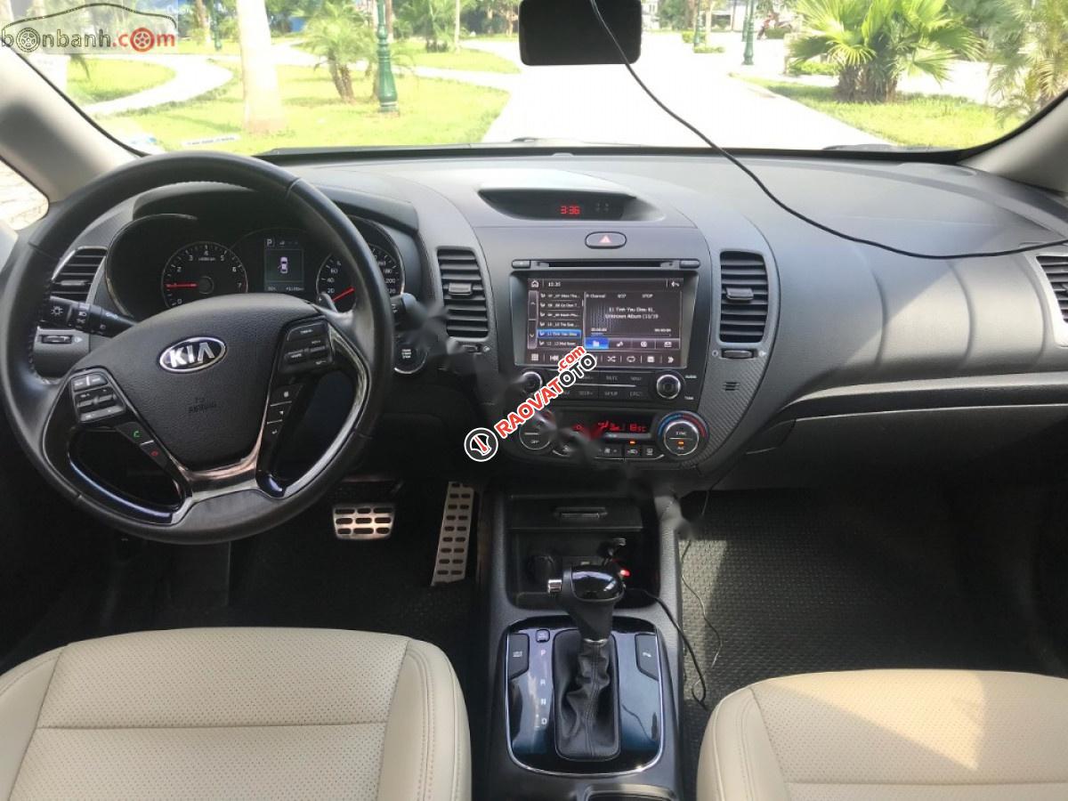 Bán xe Kia Cerato Signature 2.0 AT 2017, màu trắng chính chủ-5