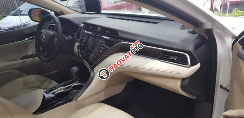 Bán Toyota Camry 2.0G sản xuất năm 2019, màu trắng, xe nhập-1