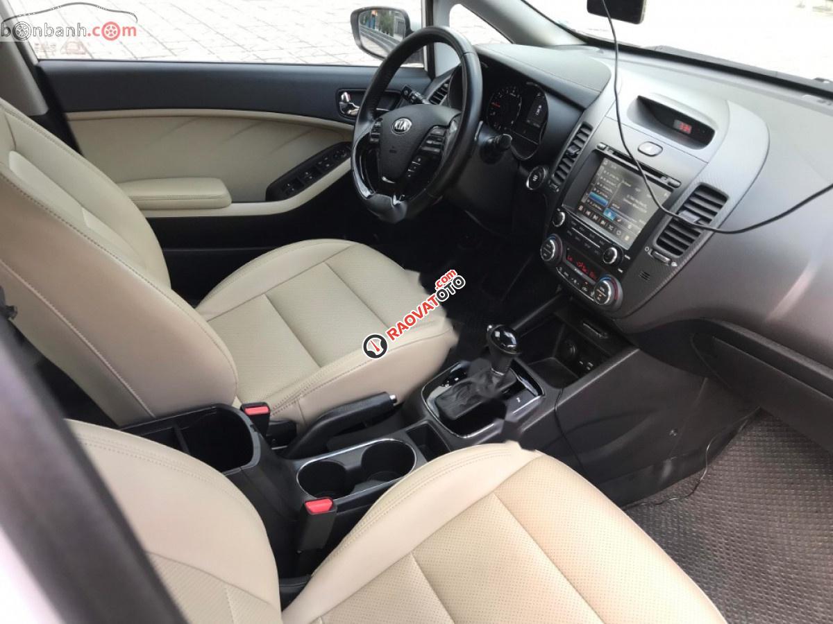 Bán xe Kia Cerato Signature 2.0 AT 2017, màu trắng chính chủ-6