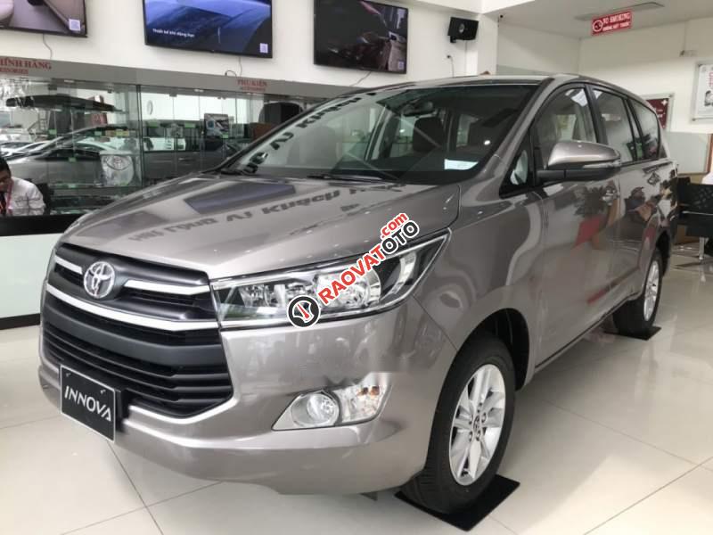 Bán Toyota Innova sản xuất năm 2019, màu xám, giá tốt-4