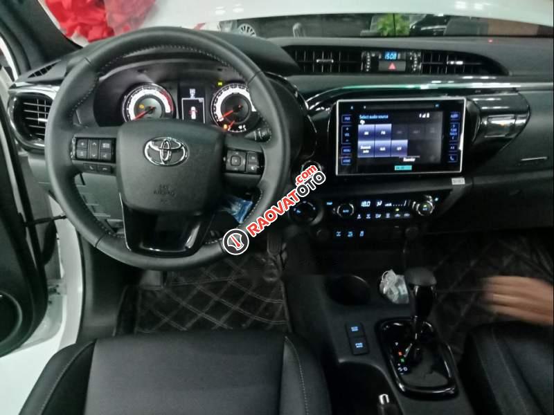 Bán Toyota Hilux 2.8G 4X4 AT sản xuất năm 2019, xe nhập, giá tốt-4