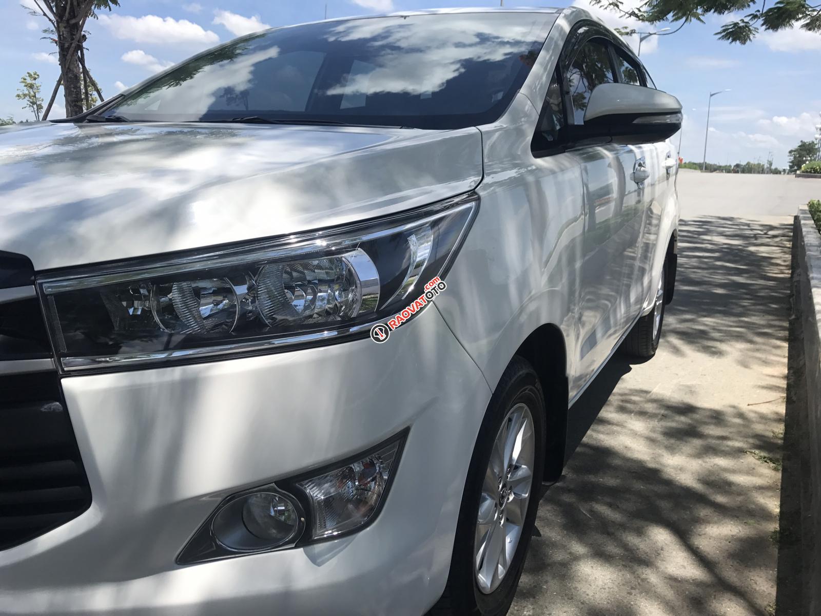 Bán xe Toyota Innova 2.0E năm 2017, màu trắng, BS TpHCM, trả góp 200tr-1