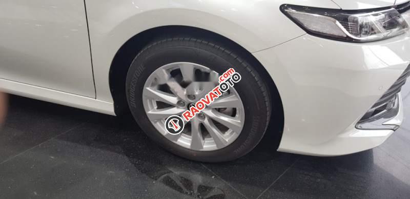 Bán Toyota Camry 2.0G sản xuất năm 2019, màu trắng, xe nhập-3