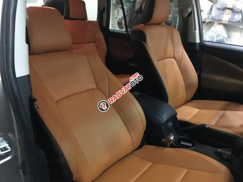 Bán Toyota Innova sản xuất năm 2019, màu xám, giá tốt-1