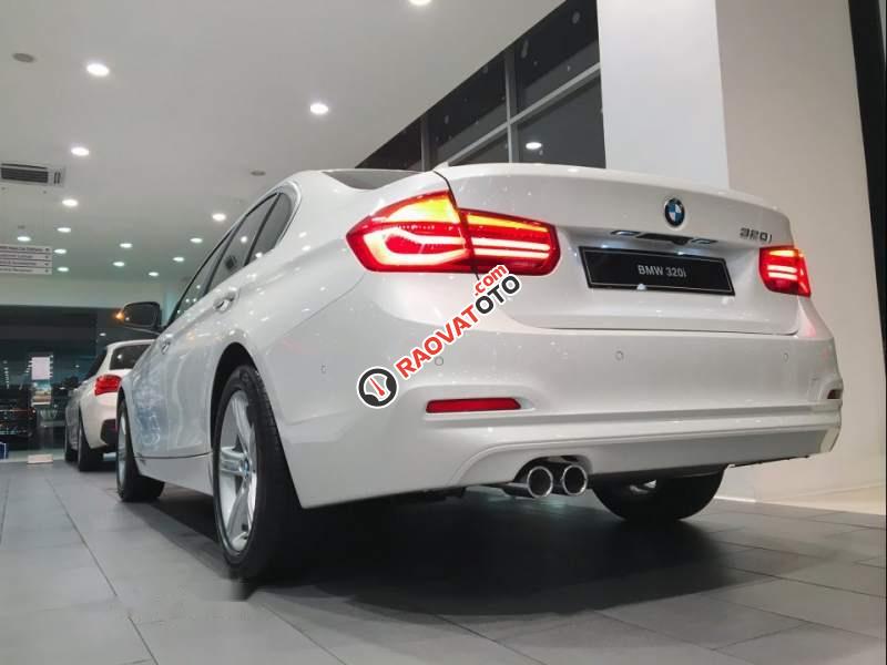 Cần bán xe BMW 3 Series 320i sản xuất 2019, màu trắng, xe nhập-0