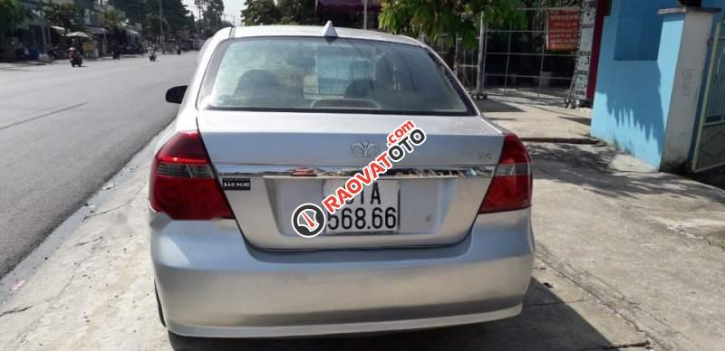 Cần bán xe Daewoo Gentra MT 2009, màu bạc, xe còn đẹp-1